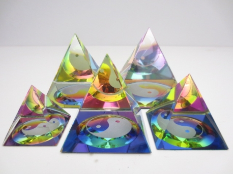 Kristallen piramide ying yang kleur 8x8