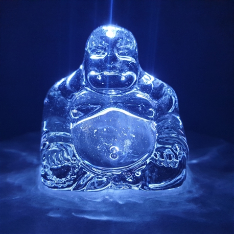 Kristallen glazen Chinese boedha op bord 