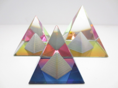 Kristallen piramide in piramide kleur 6x6